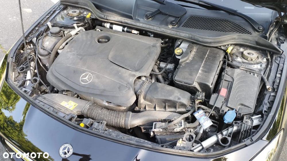 Mercedes-Benz CLA 180 7G-DCT - 18