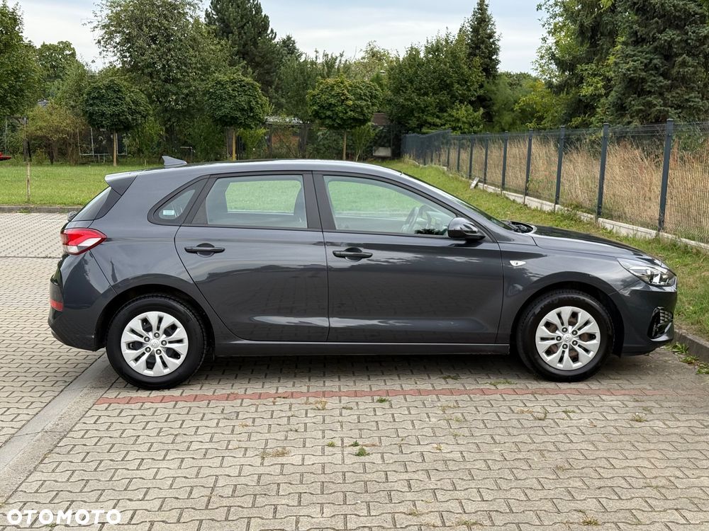 Hyundai i30 1.5 DPI Classic + - 23