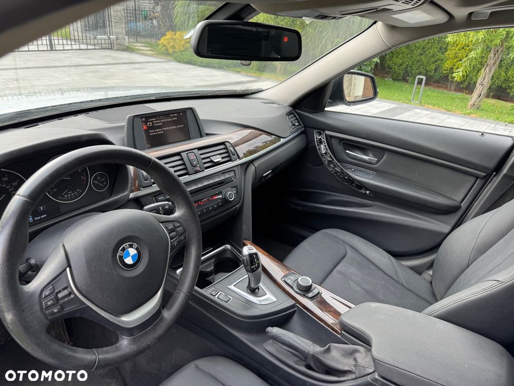 BMW Seria 3 328i xDrive - 7
