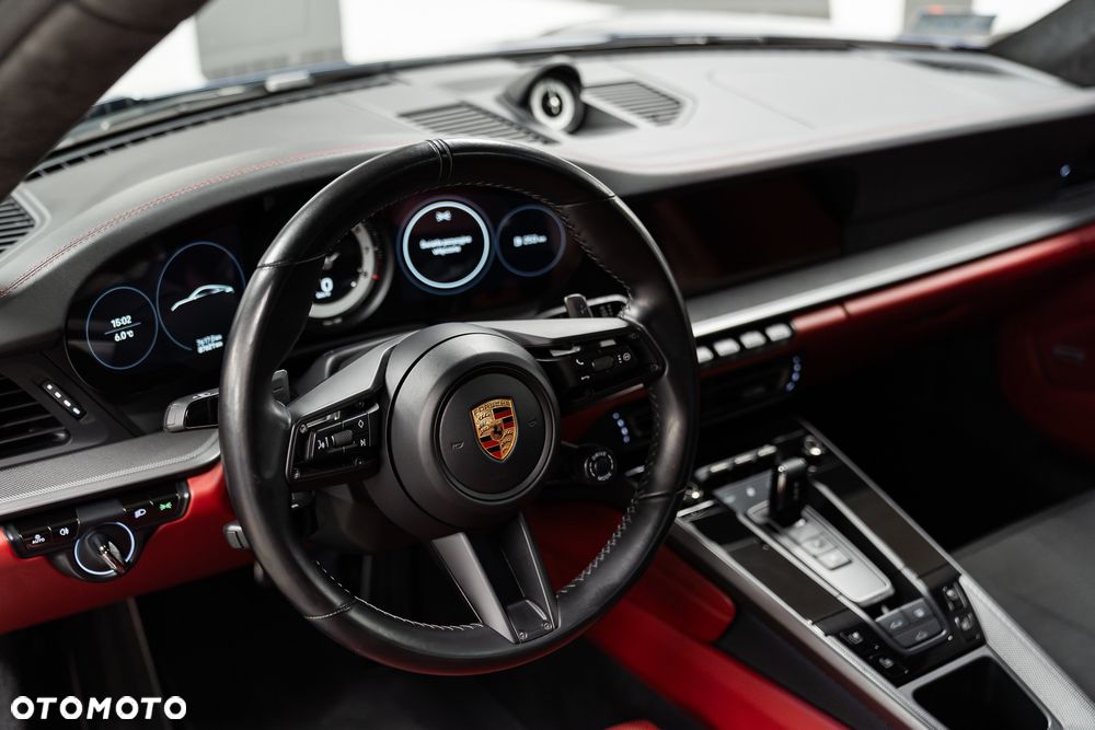 Porsche 911 Carrera 4S - 25