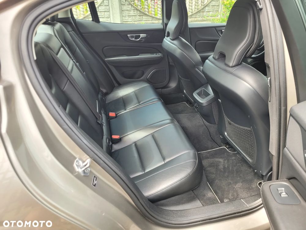 Volvo S60 T5 Momentum Pro - 16