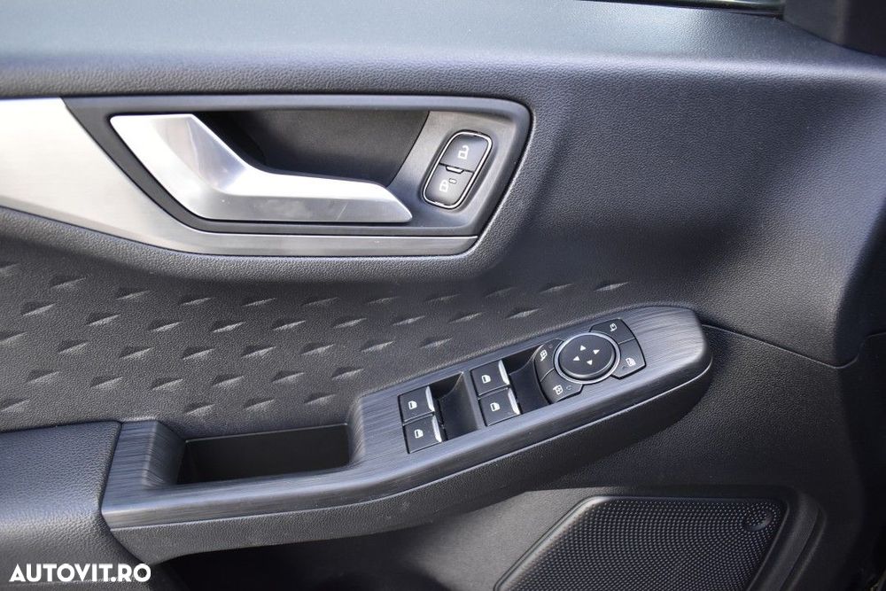 Ford Kuga - 36