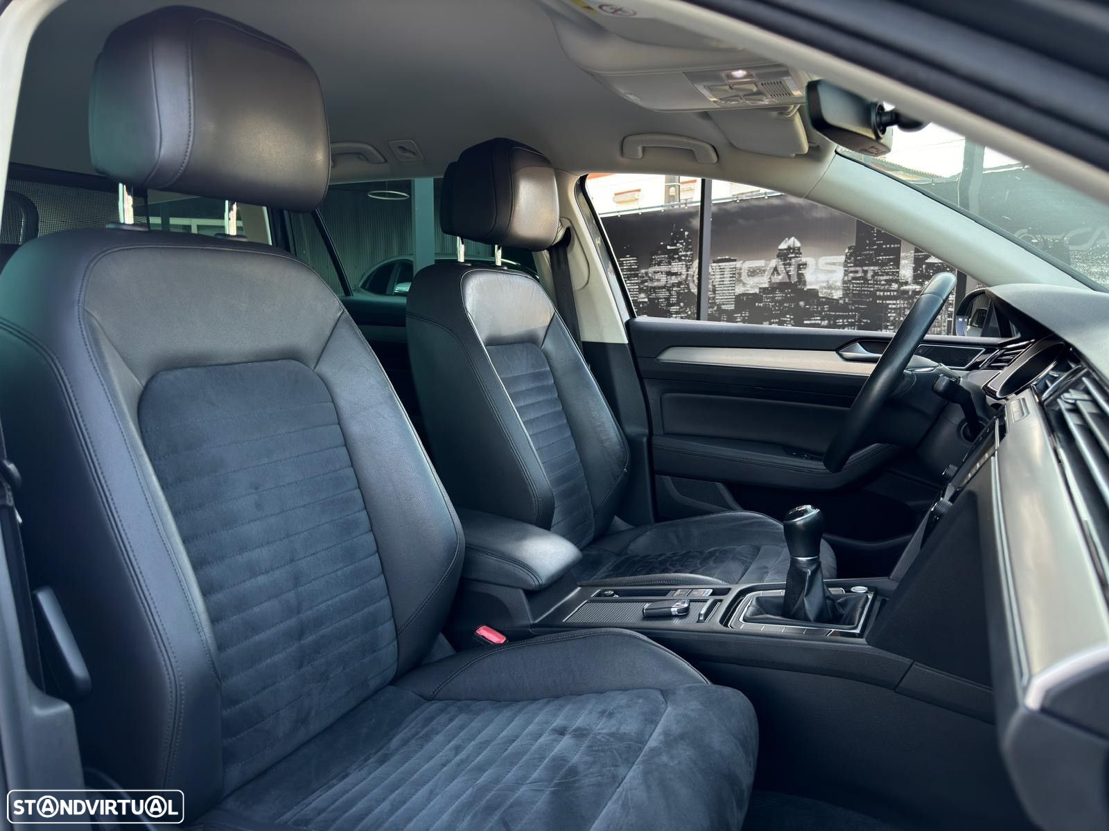 VW Passat Variant 2.0 TDi Highline - 16