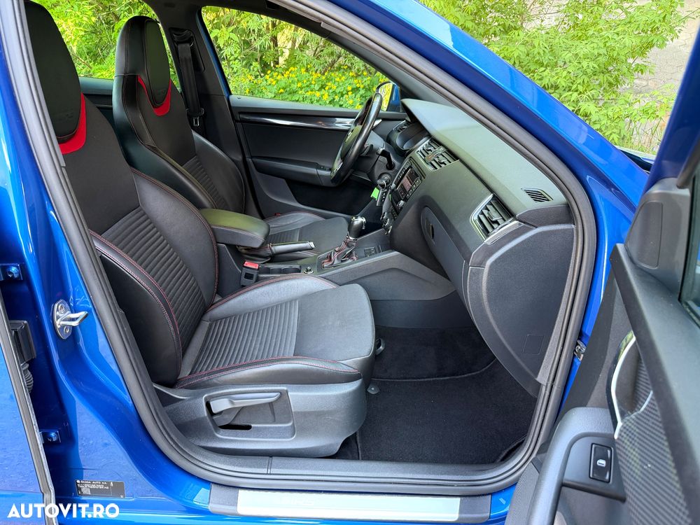 Skoda Octavia 2.0 TDI DSG RS - 10