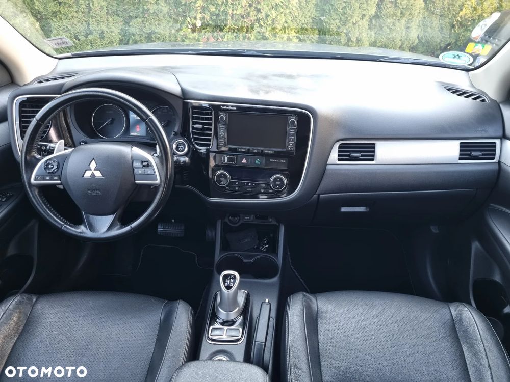 Mitsubishi Outlander 2.0 4WD Top - 8