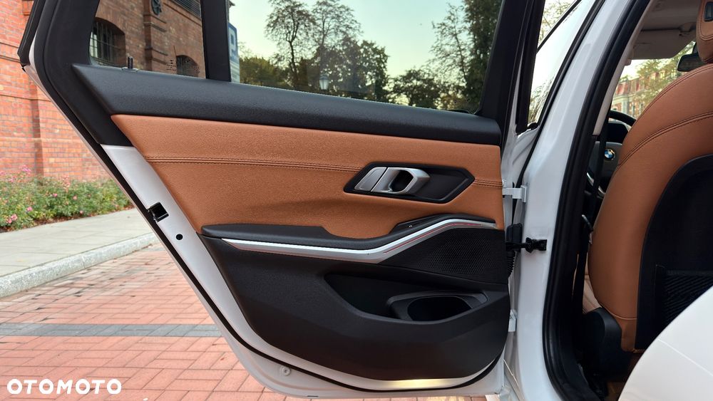 BMW Seria 3 - 25