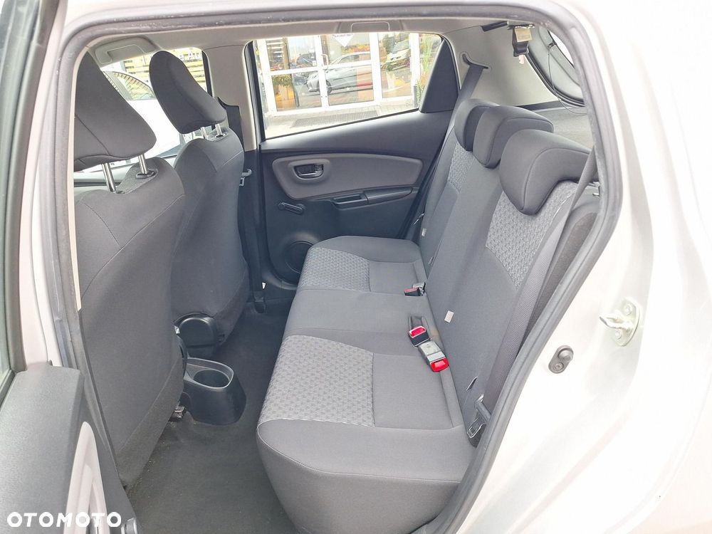 Toyota Yaris 1.0 Active EU6 - 13