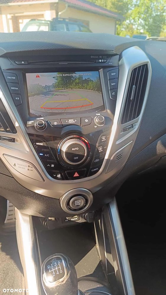 Hyundai Veloster - 12