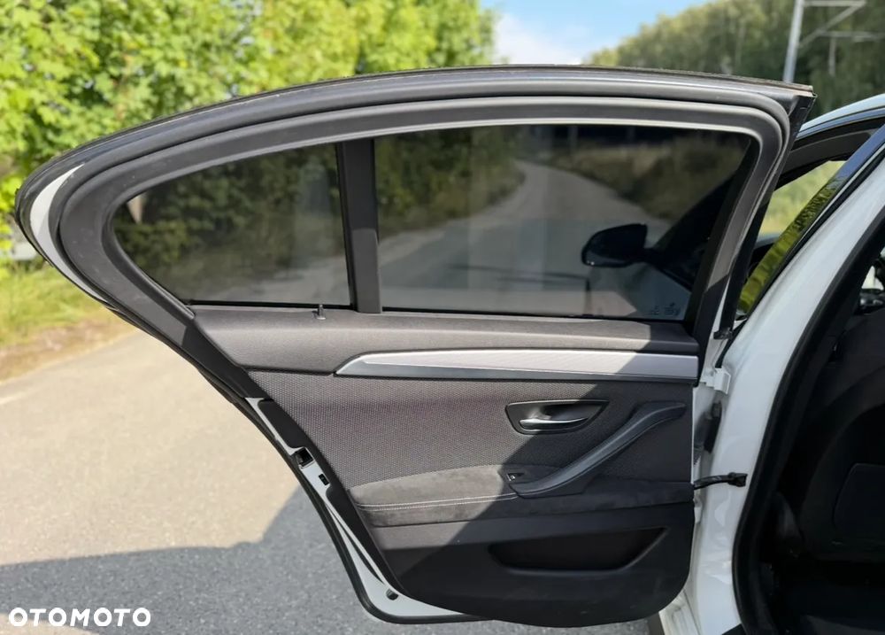 BMW Seria 5 520d M Sport - 22