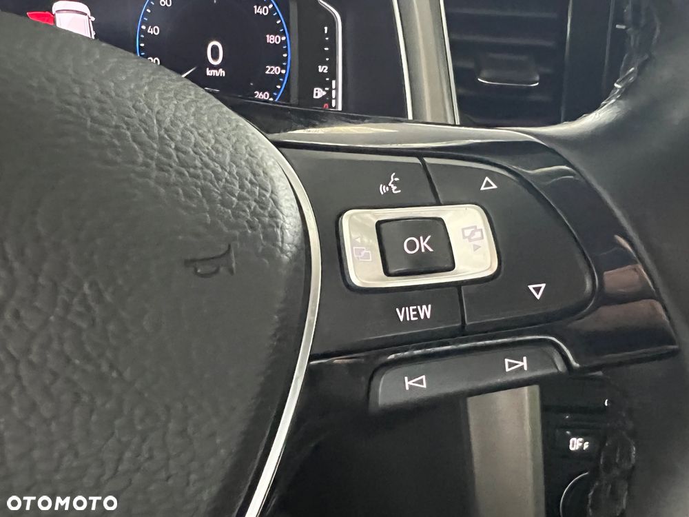 Volkswagen T-Roc - 18