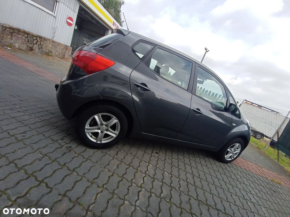 Kia Venga 1.4 L - 11