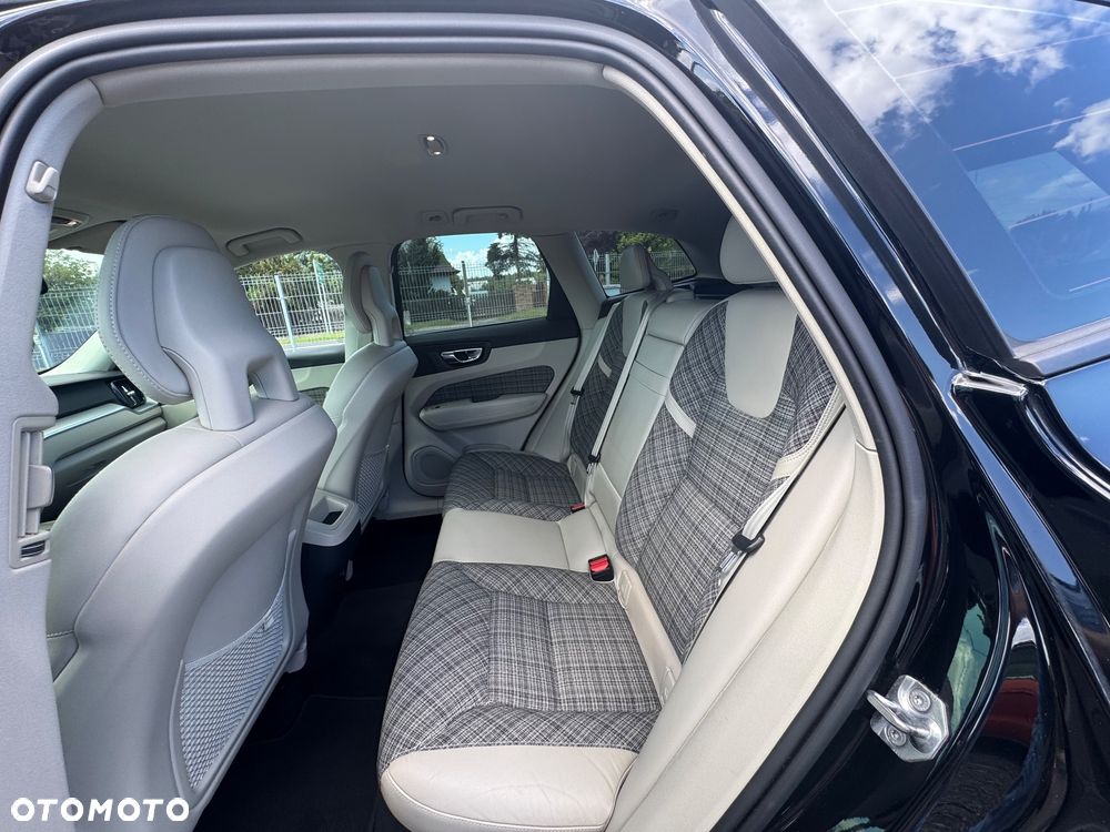Volvo XC 60 D4 AWD Geartronic Momentum - 14