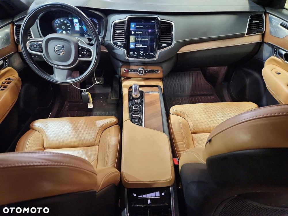 Volvo XC 90 - 9