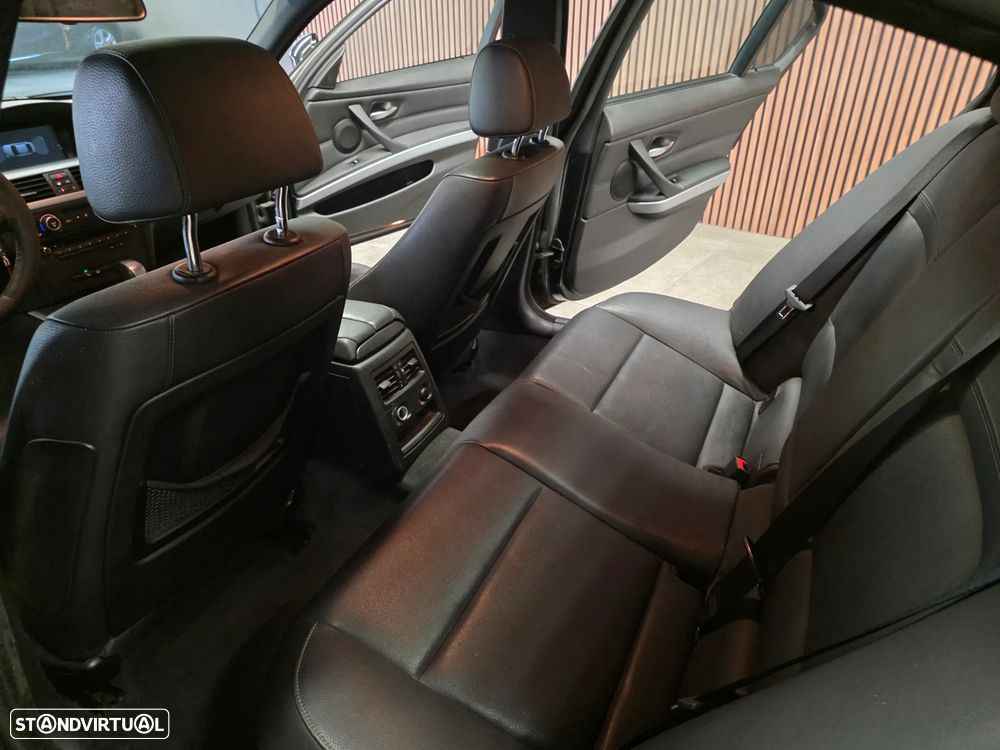 BMW 320 d Navigation Auto - 13