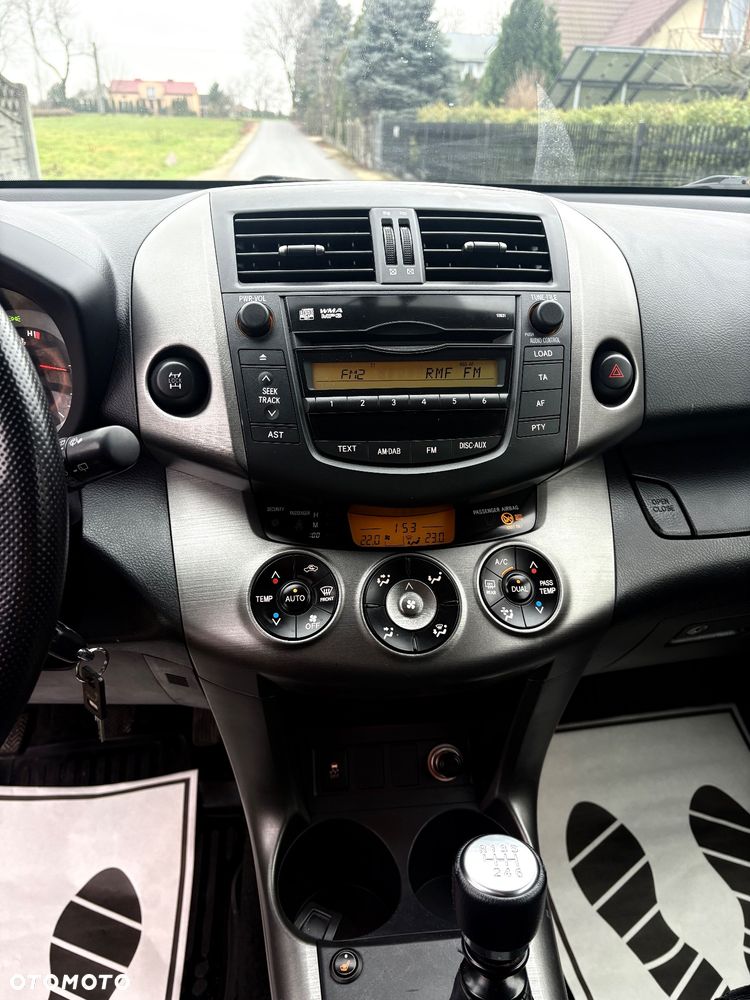 Toyota RAV4 2.2 D-4D Prestige - 12