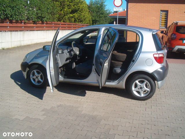 Toyota Yaris - 11