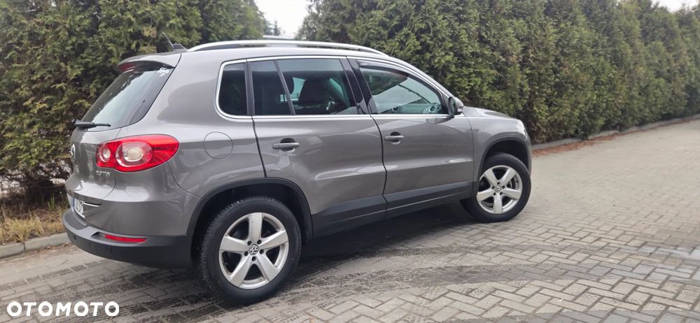 Volkswagen Tiguan 2.0 TDI DPF BlueMotion Technology Exclusive - 16