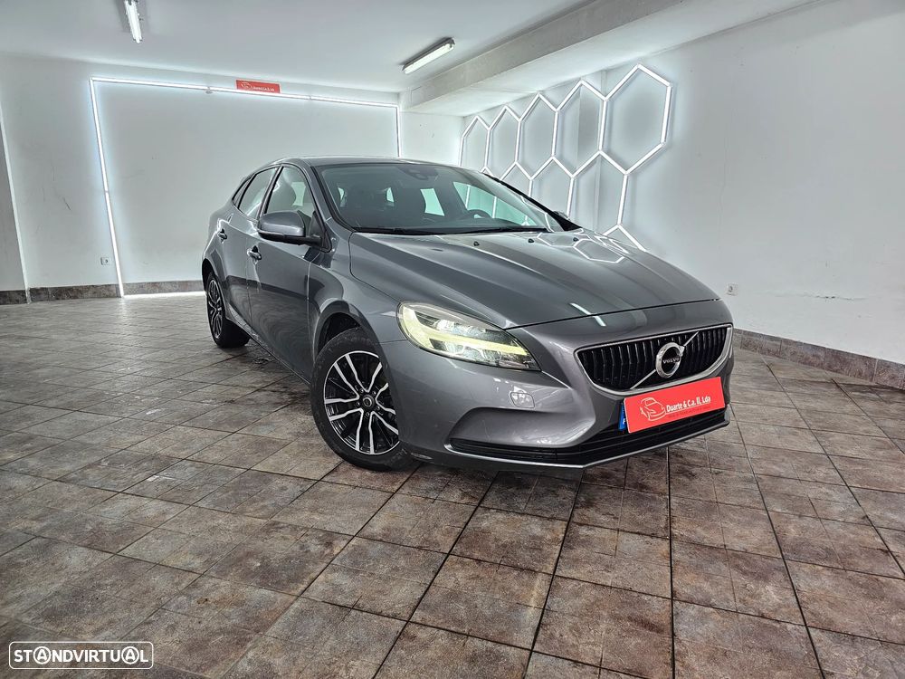 Volvo V40 2.0 D3 Momentum - 1