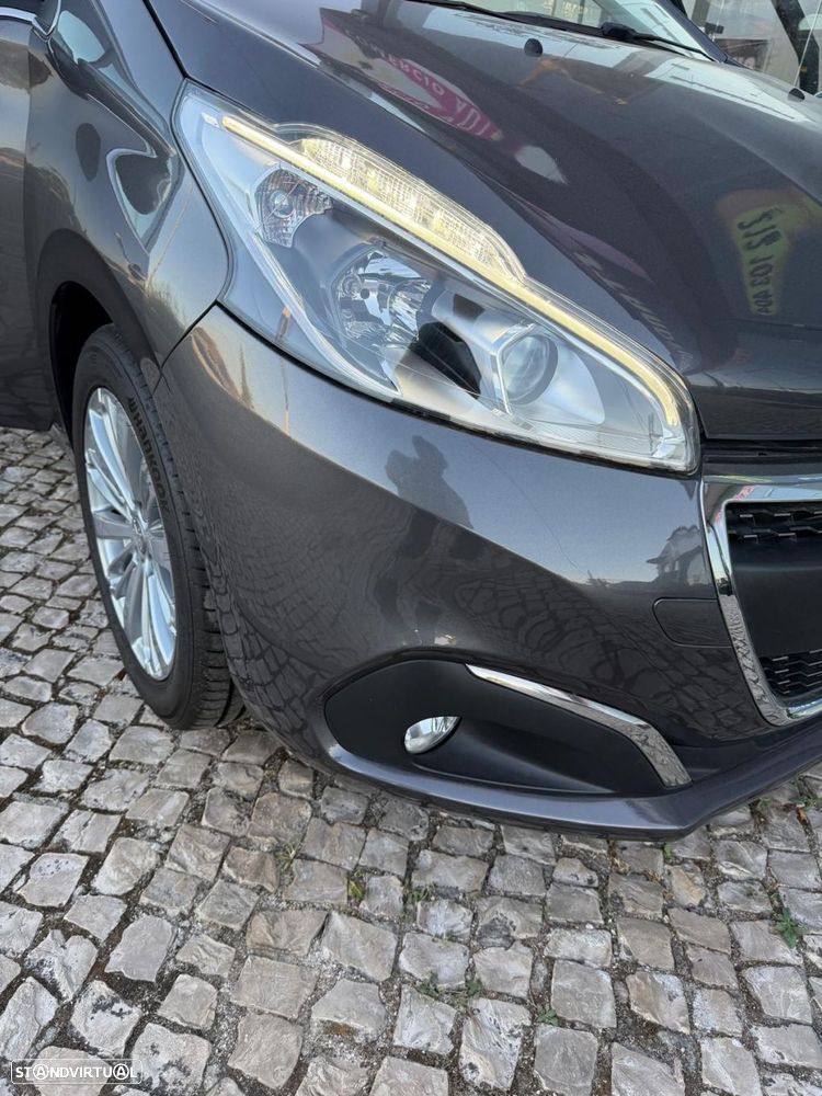 Peugeot 208 1.2 PureTech Style EAT6 - 7