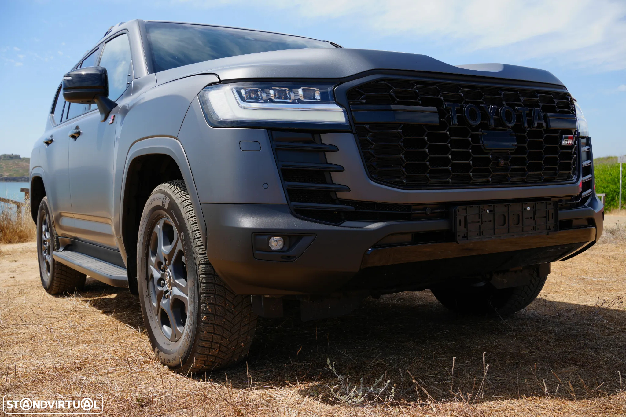 Toyota Land Cruiser - 22