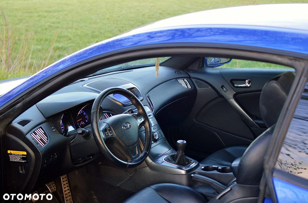 Hyundai Genesis Coupe - 10