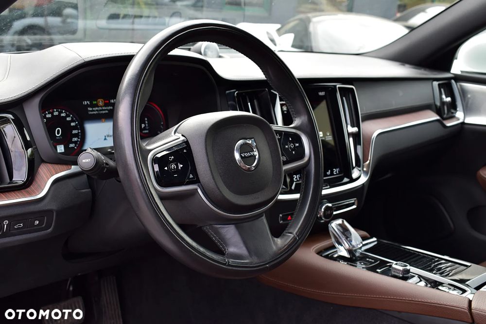 Volvo S60 T8 AWD Plug-In Hybrid Polestar Engineered - 9