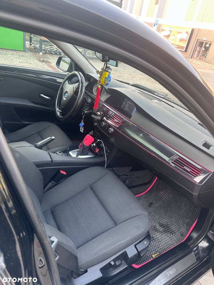 BMW Seria 5 525d - 13