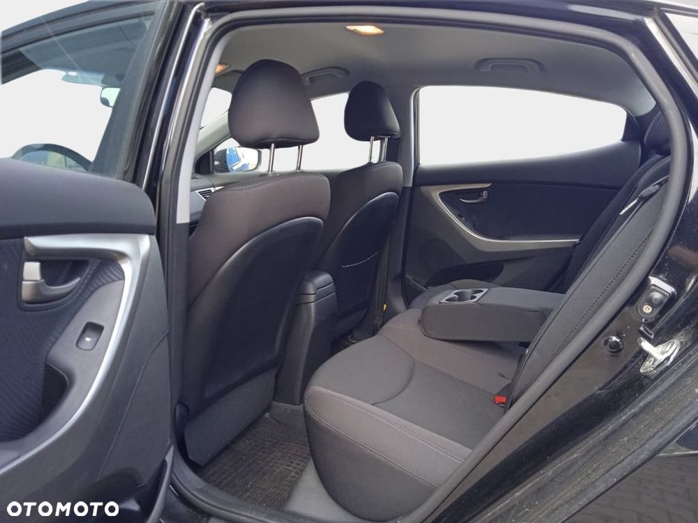Hyundai Elantra 1.6 Comfort - 28
