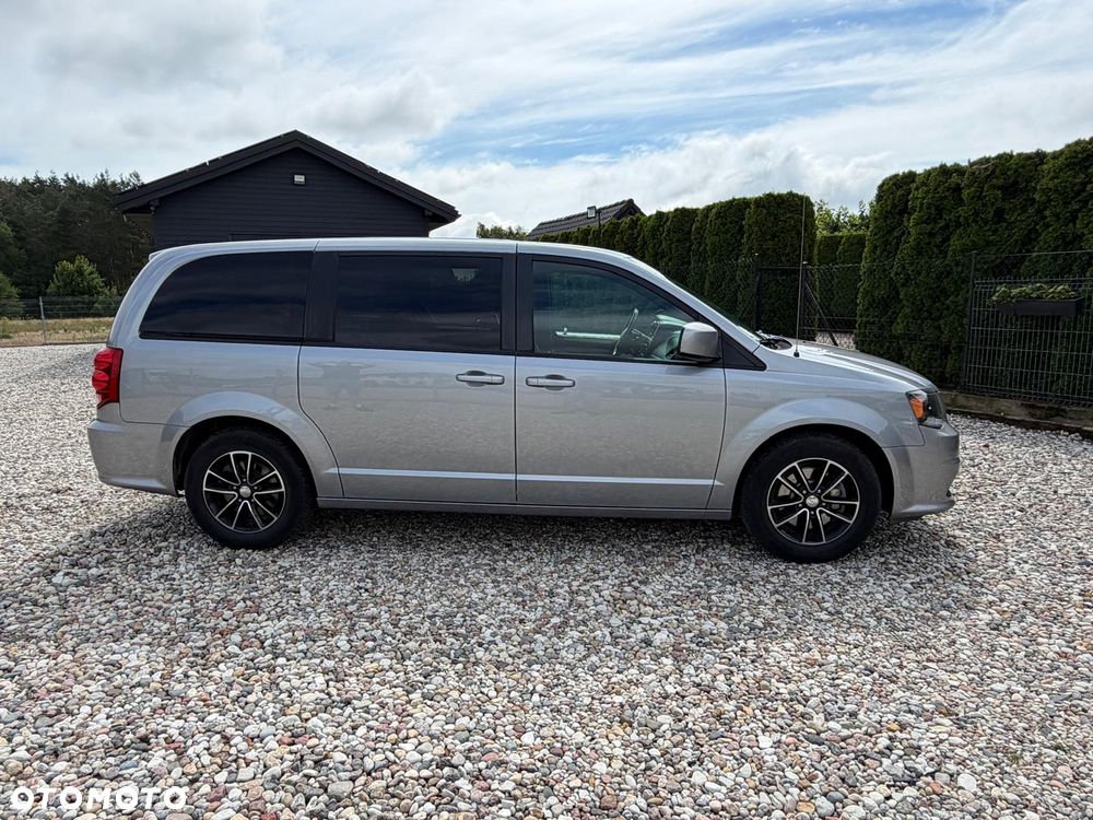 Dodge Grand Caravan - 4