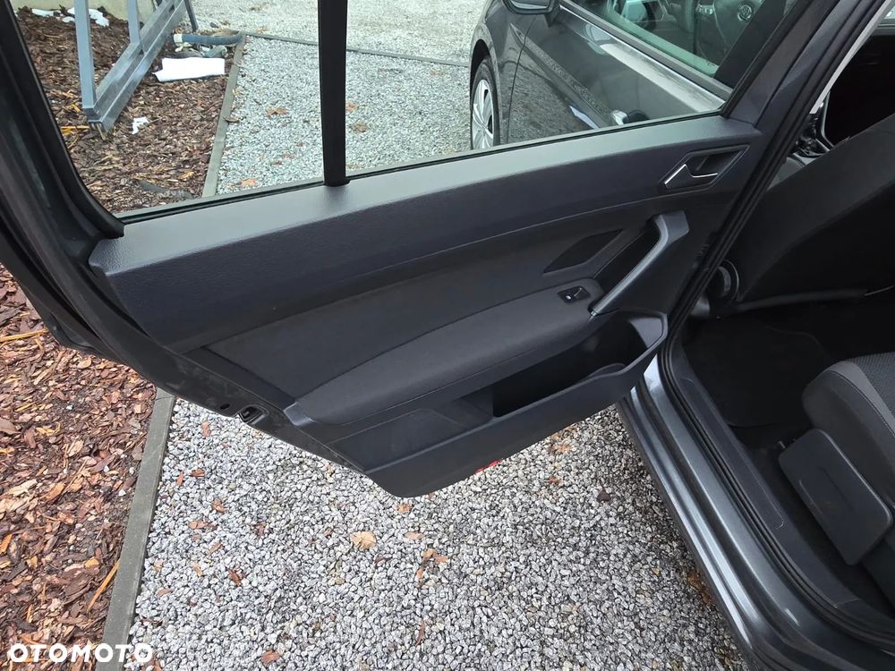 Volkswagen Touran - 26