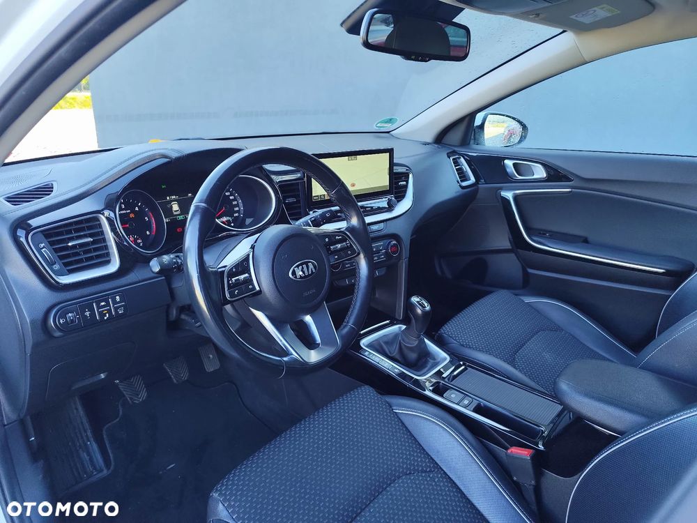 Kia Ceed 1.6 CRDi mHEV Business Line - 18
