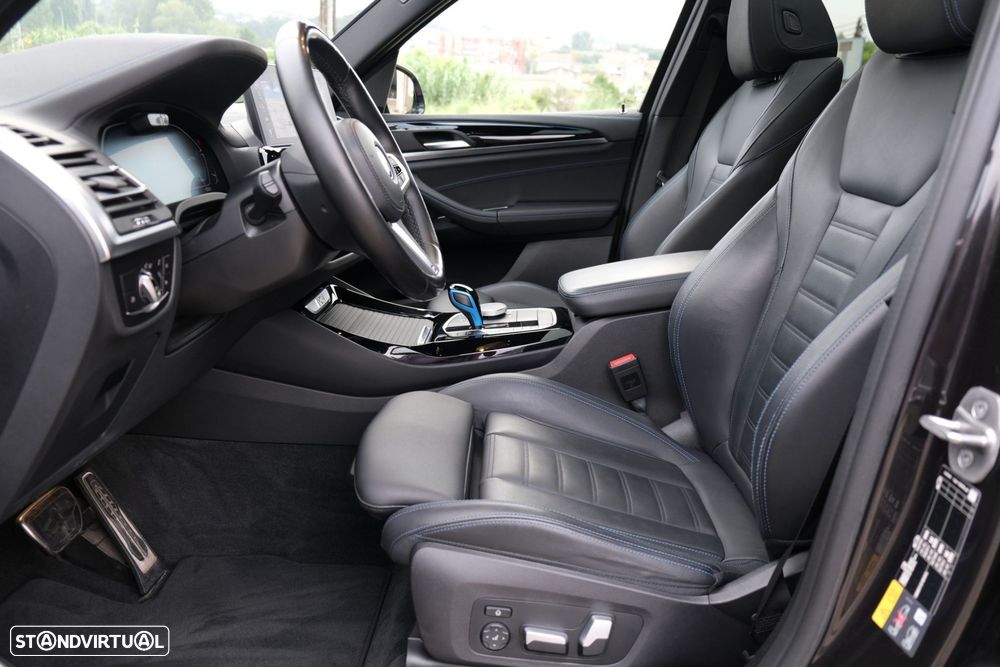 BMW iX3 M Sport Impressive - 12