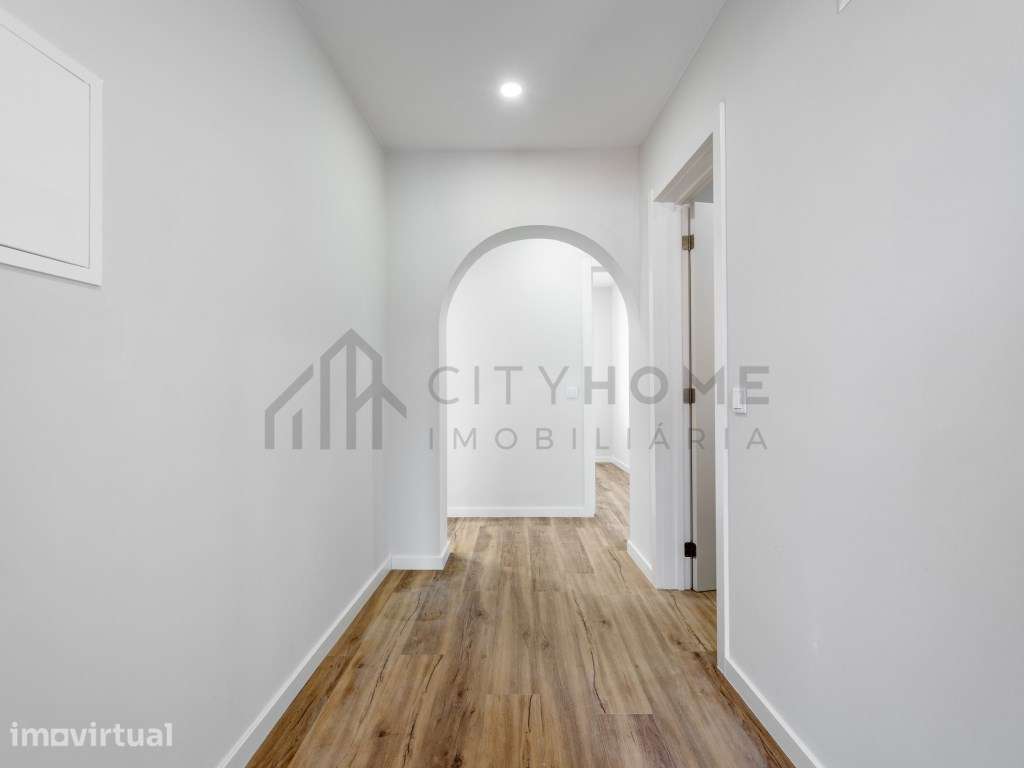 Apartamento T2+1 totalmente remodelado no coração de Lagoa - Grande imagem: 3/27