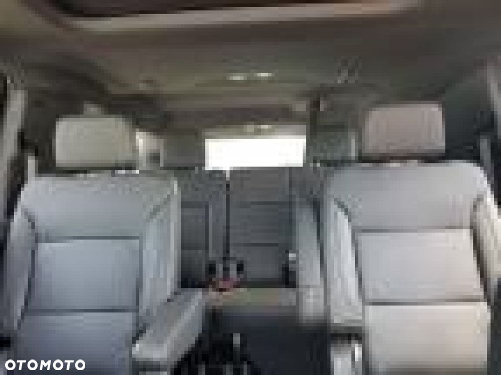 Chevrolet Suburban - 9