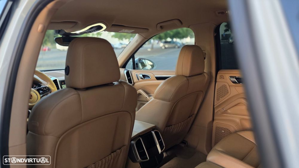 Porsche Cayenne S E-Hybrid Platinum Edition - 37