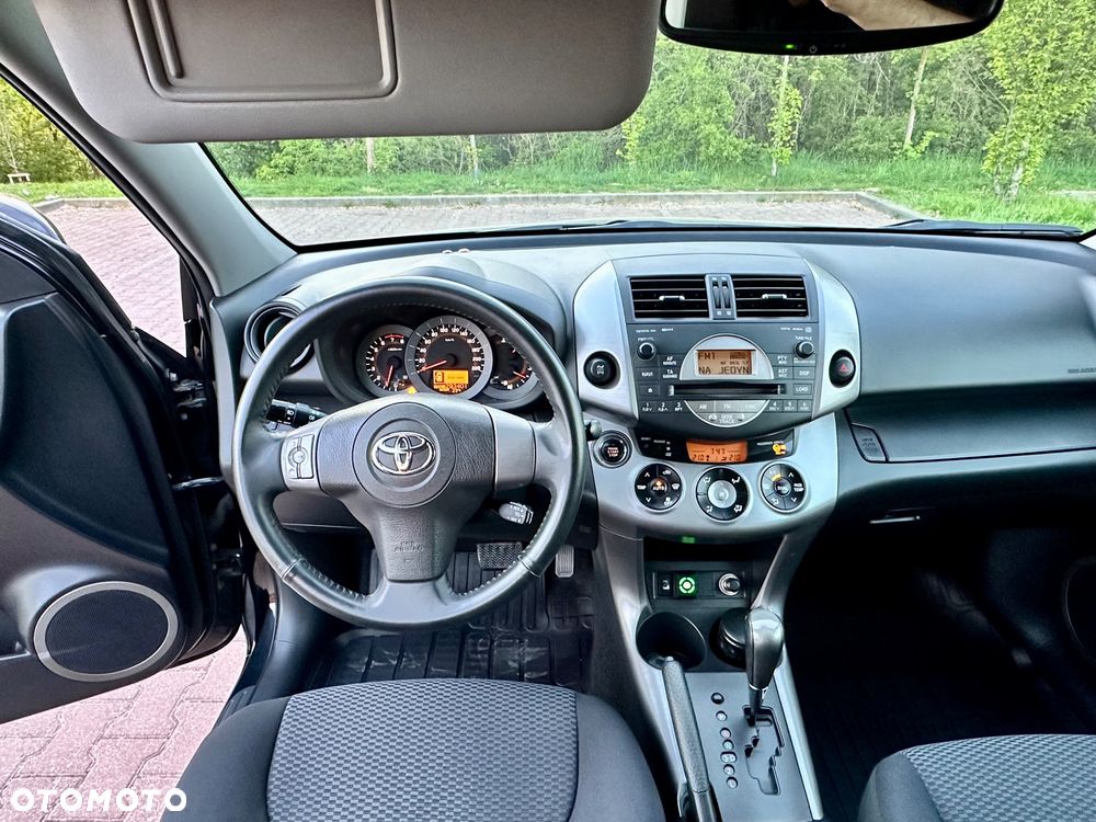 Toyota RAV4 2.0 VVT-i Premium - 11