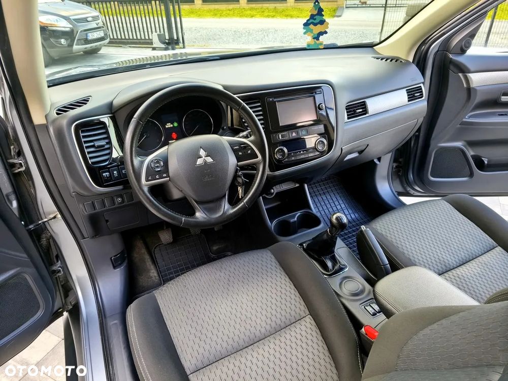 Mitsubishi Outlander 2.0 Intense 2WD - 16