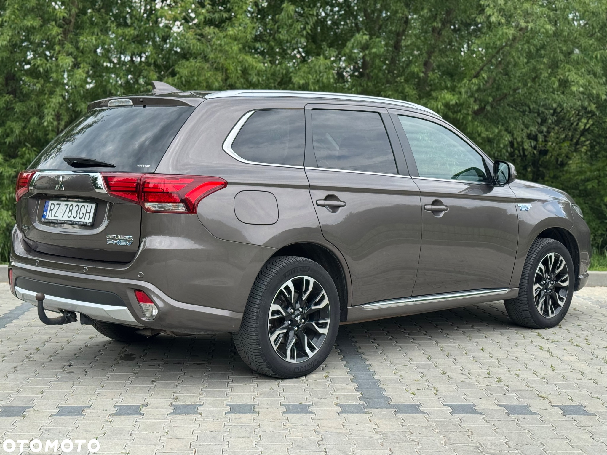 Mitsubishi Outlander 2.0 4WD Plug-In Hybrid - 4