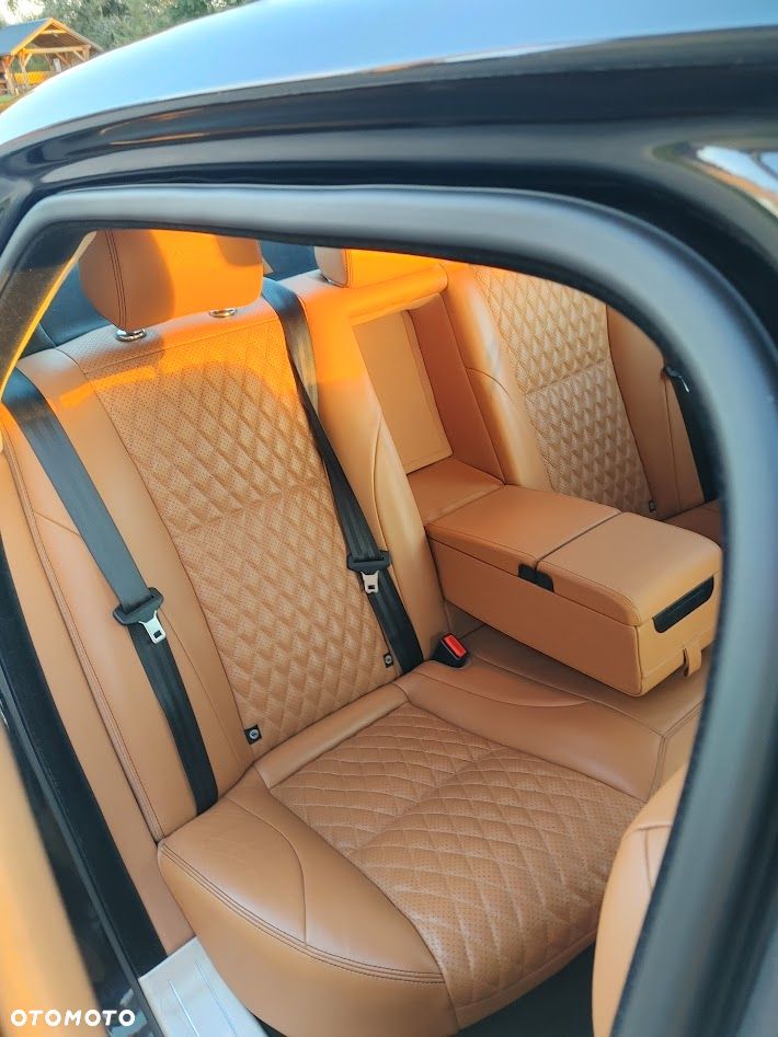Jaguar XJ 3.0 T AWD LWB Portfolio - 12