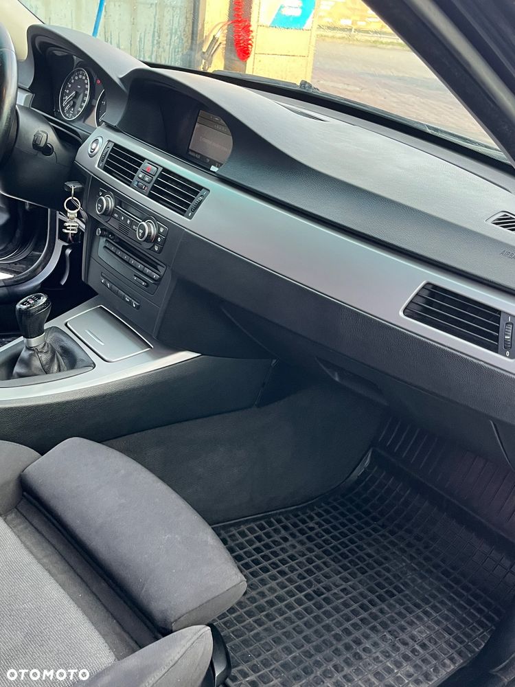 BMW Seria 3 320d - 28