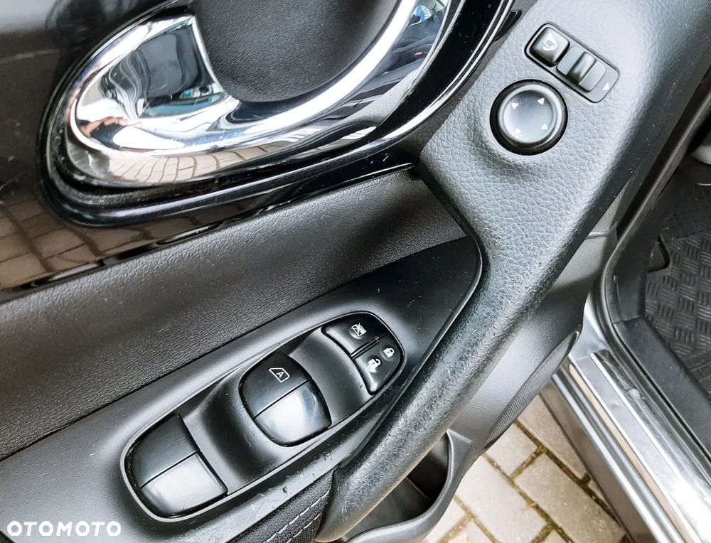 Nissan Qashqai 1.6 DIG-T N-Connecta - 40