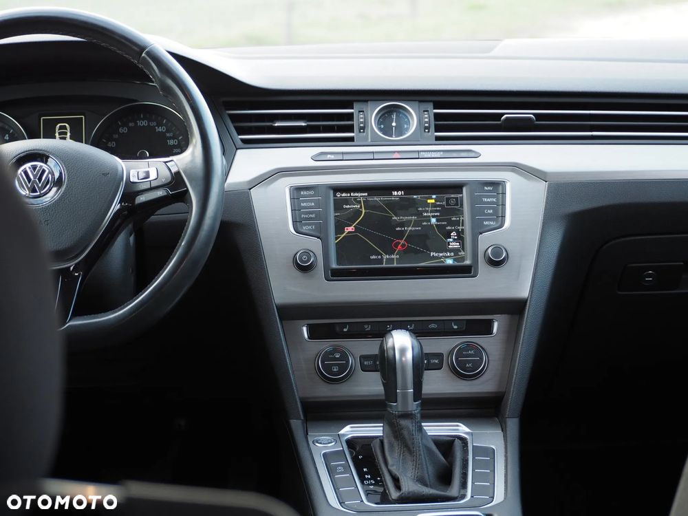 Volkswagen Passat - 16