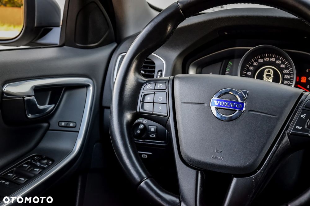 Volvo V60 D3 Drive-E Momentum - 32