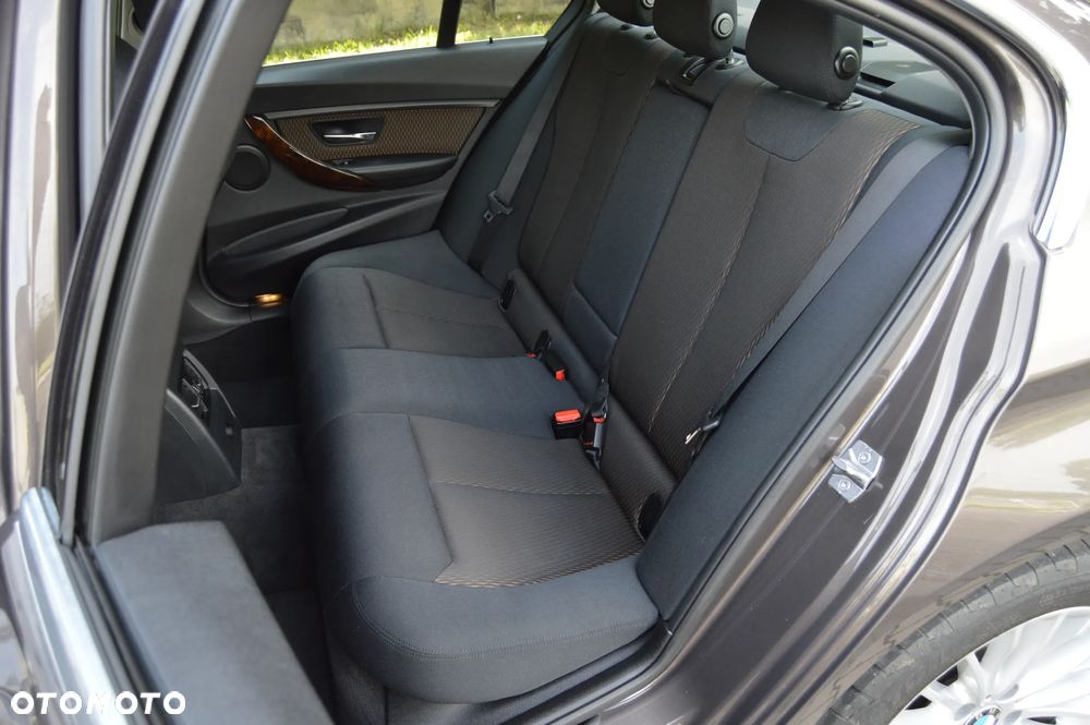 BMW Seria 3 318d Luxury Line - 6