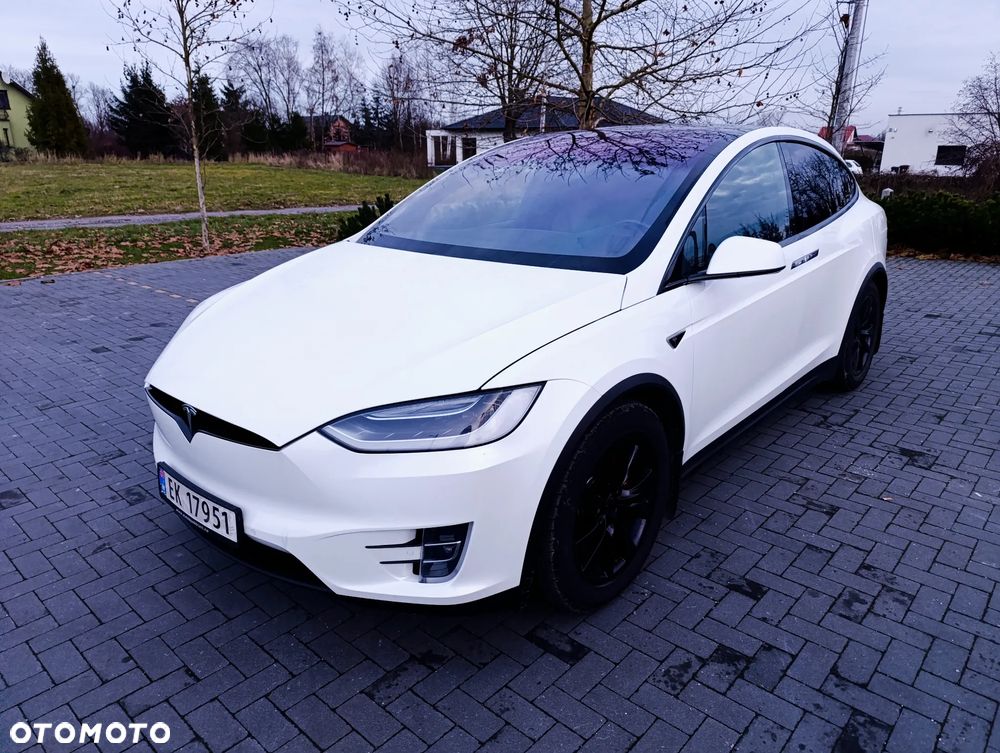 Tesla Model X - 20