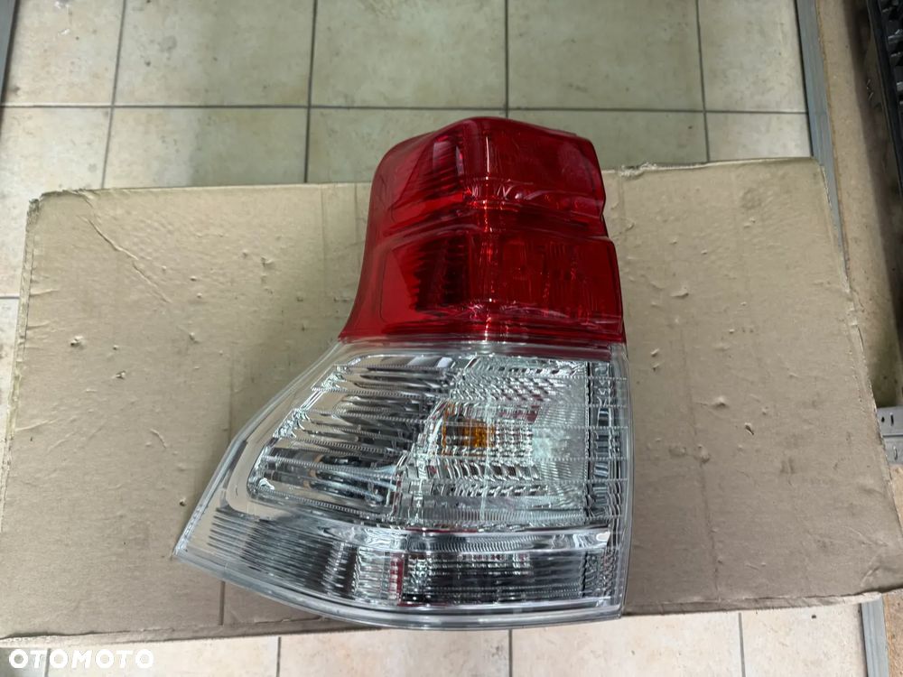 Reflektor / lampa tylna Land Cruiser 150 - lewa strona - oryginalne - 1