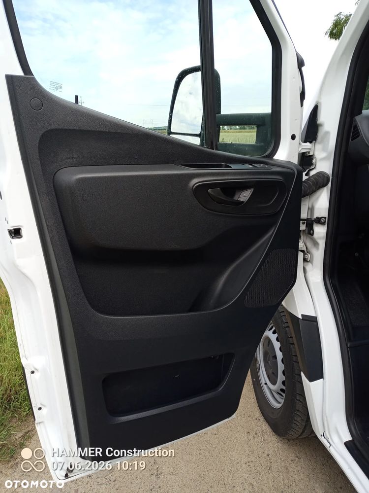 Mercedes-Benz Sprinter - 14