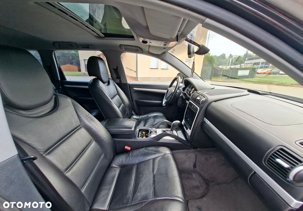 Porsche Cayenne - 16