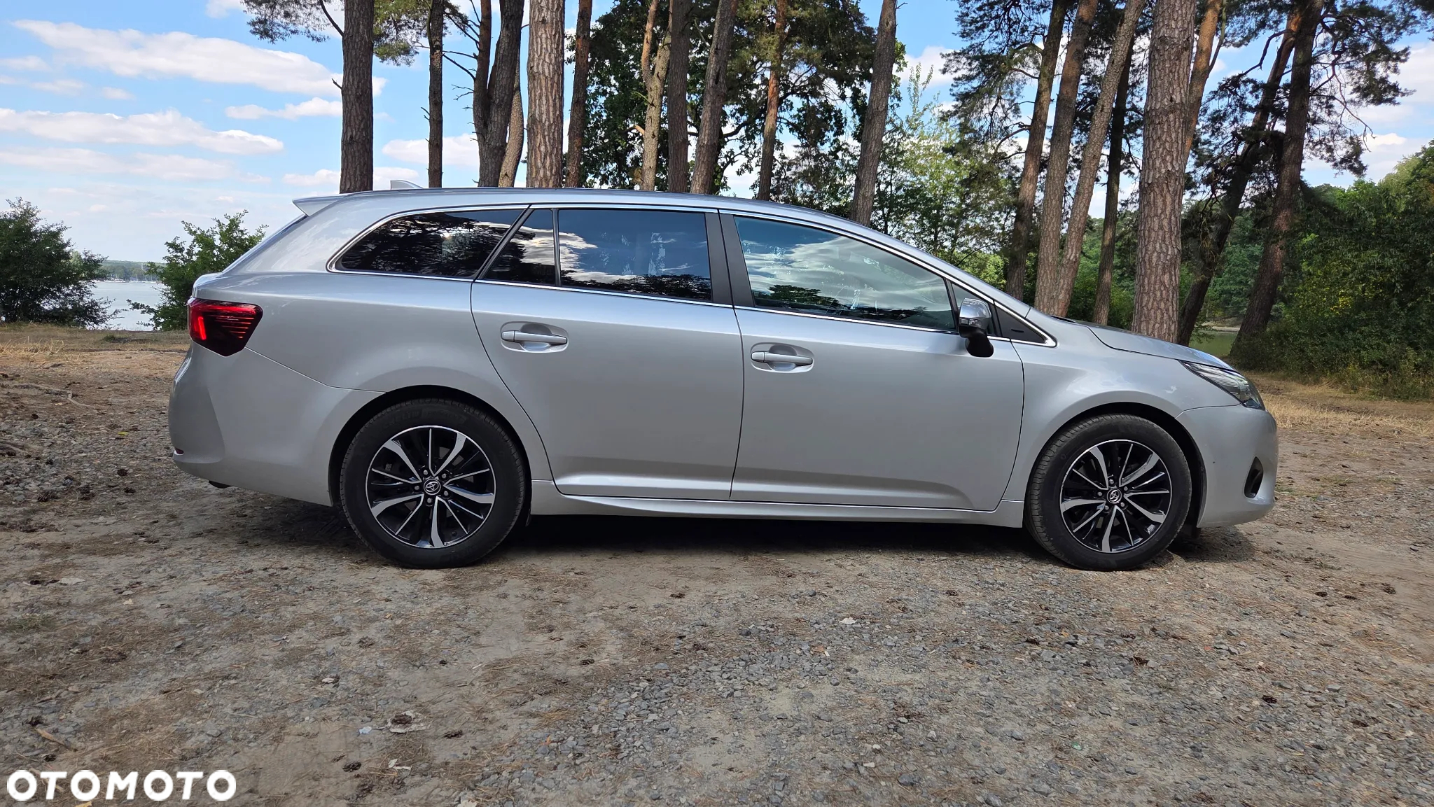 Toyota Avensis 2.0 D-4D Premium - 12