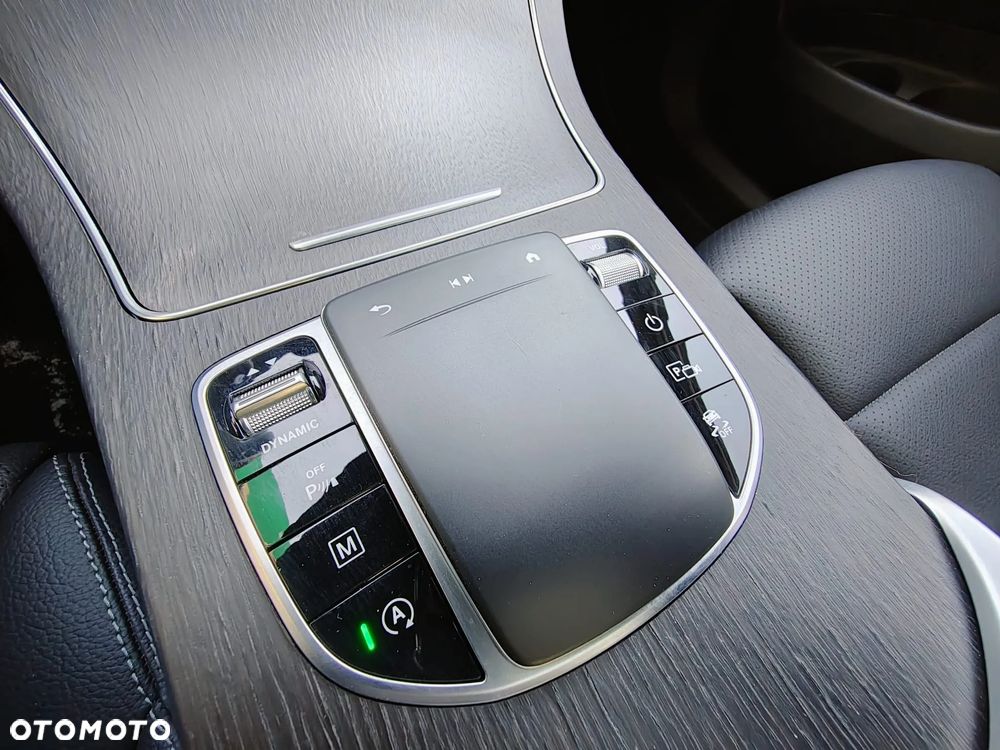 Mercedes-Benz GLC - 31